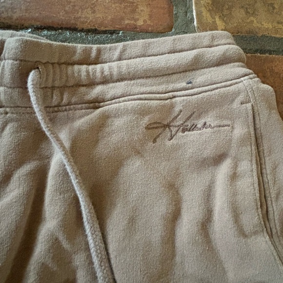 tan hollister sweat shorts - Picture 3 of 4